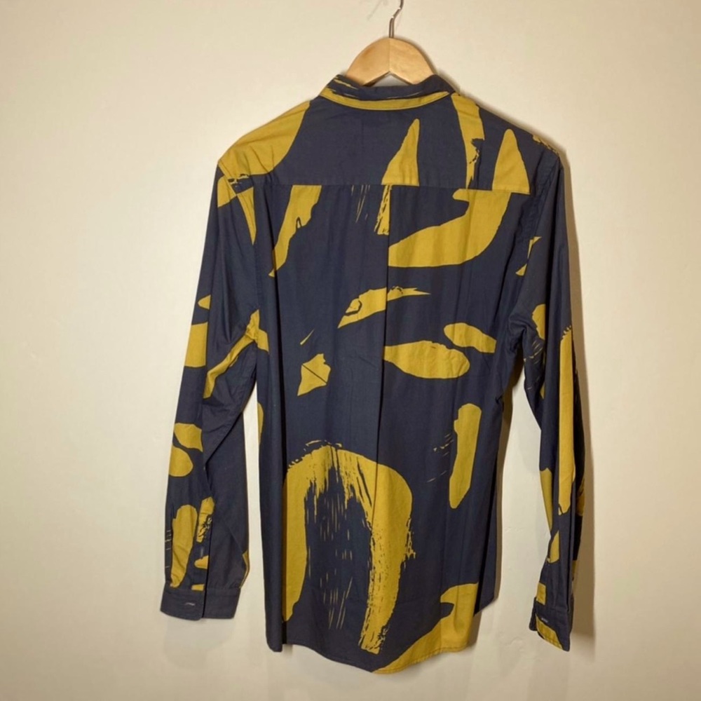 Long sleeve button up, size L.